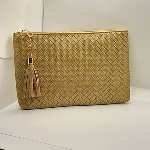NWT Virginia Wolf " Mimi" Woven Clutch